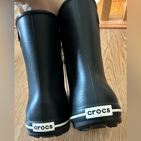 CROCS Black Women’s boot Jaunt Shorty Rain Boots Never Worn NWT - Picture 2 of 6